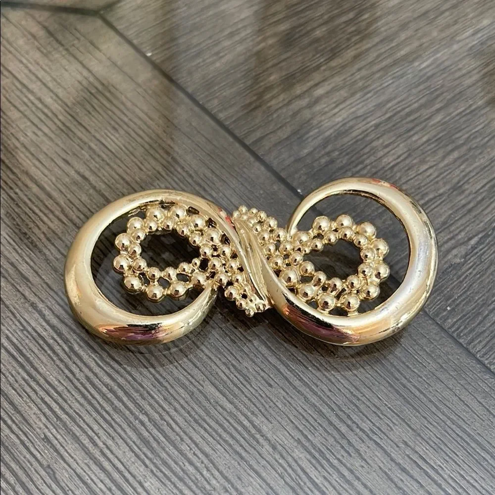 Vintage VAL Elegant Infinity Gold-tone Brooch